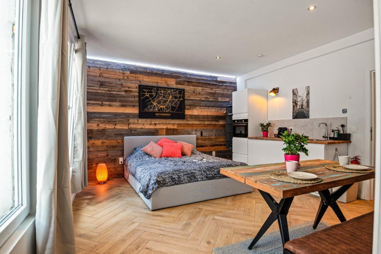 Suite City Center In Quiet Street & Airco Antwerp Exterior photo